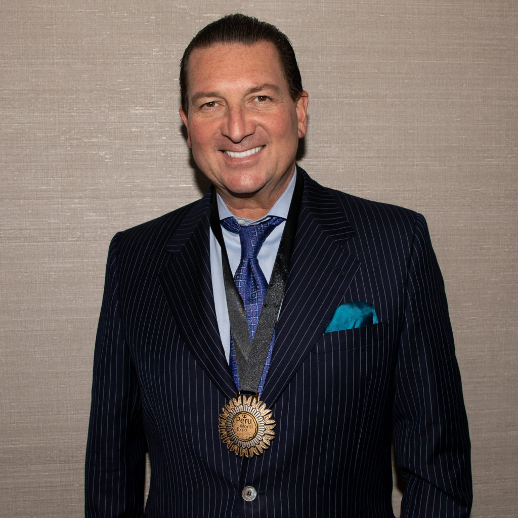 Dr. Newall was honored with the “Peru to the World Expo Award of Excellence 2019“.